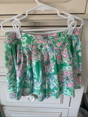 Lilly Pulitzer Green Floral Pull-On Skort with Pink Accents